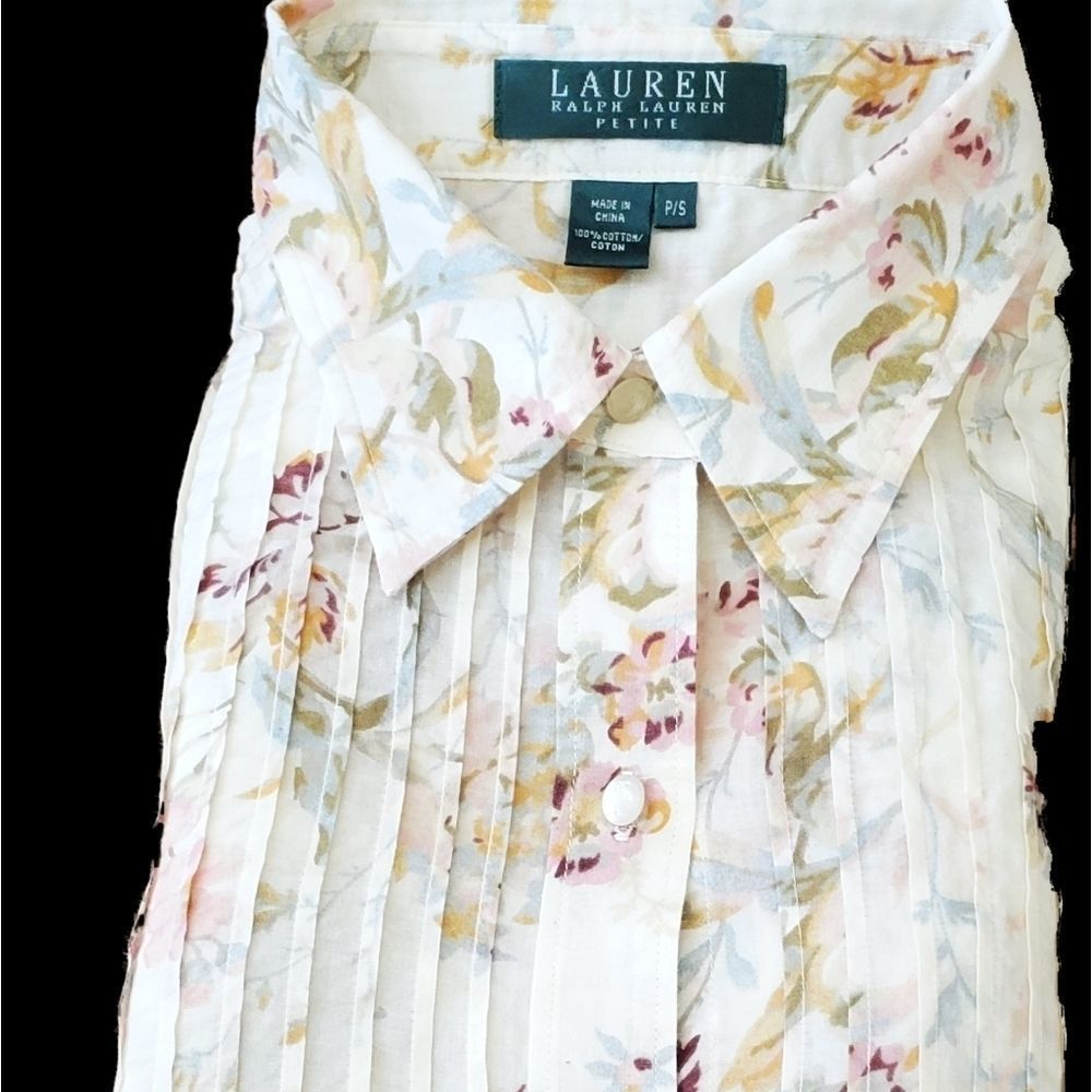 Vintage Off white floral button down by Lauren